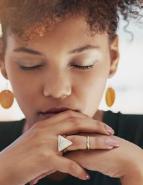 Use This Trick to Calm Your Anxiety Right Now Use This Trick to Calm Your Anxiety Right Now